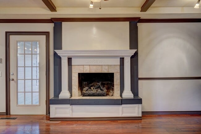 Building Photo - 4 bed 3 bath home!