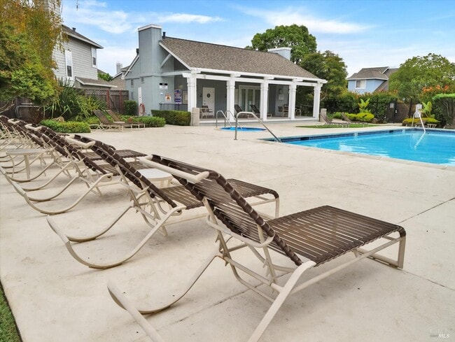 Building Photo - 128 Baypoint Dr