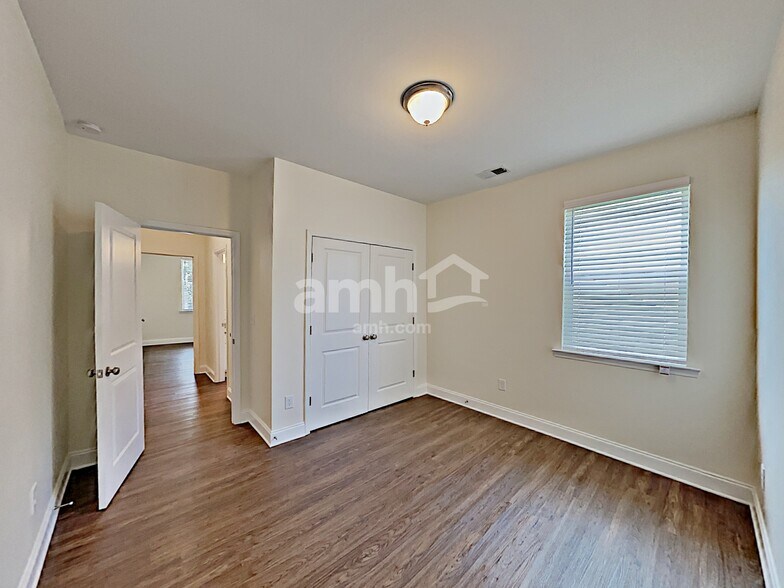 Building Photo - 27695 St Andrews Ave