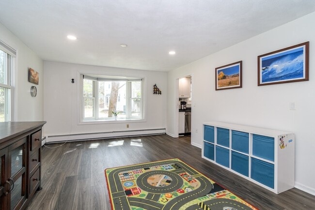 Building Photo - 24 Homeward Ln