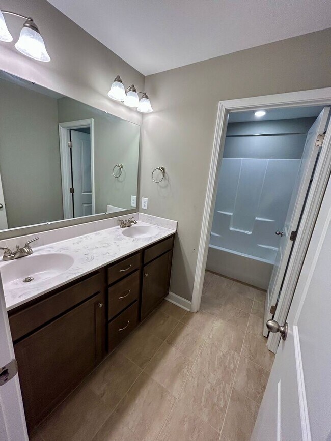 Building Photo - Beautiful 3/2.5 Home in Leland!