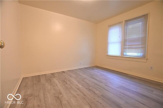 Building Photo - 1417 E Bradbury Ave