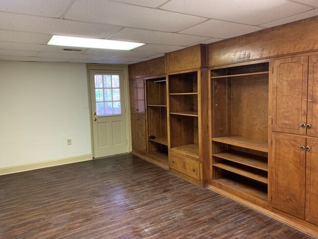 Building Photo - 3 Bedroom House off Timberlake Road