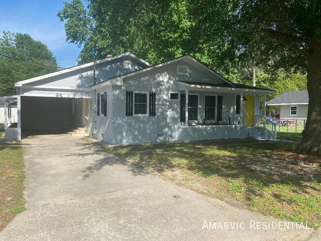 Building Photo - 415 Singletary St SE