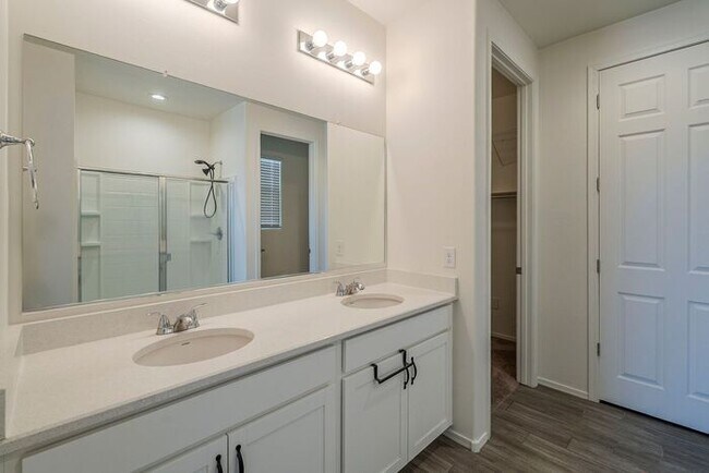 Building Photo - Bright & Stylish 3BR Home in La Estancia |...