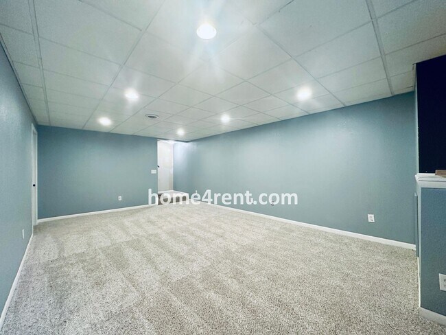 Building Photo - A Fantastic Four Bedroom, Olathe Home w/ N...