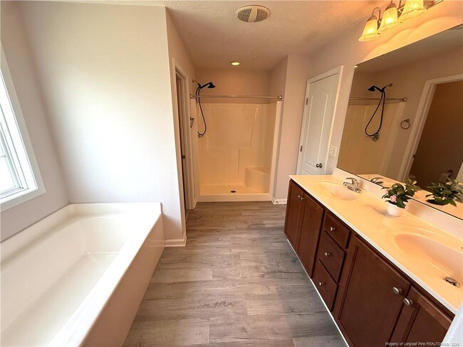 Building Photo - 2513 Hunting Bow Dr