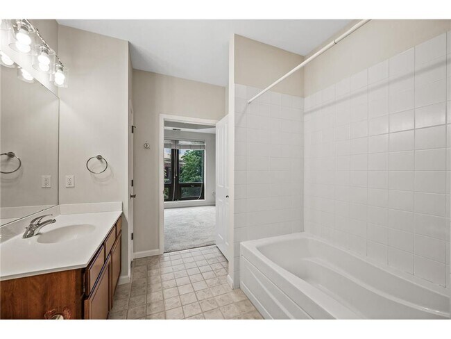 Building Photo - 500 500 E Grant St