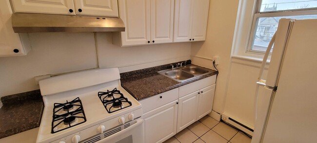 Building Photo - 1441 Linden St