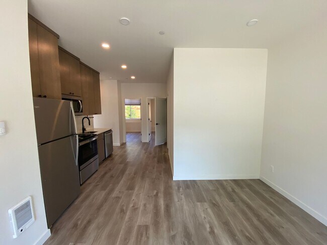 Building Photo - 2-Bedroom, 1-Bath Home in North Portland!