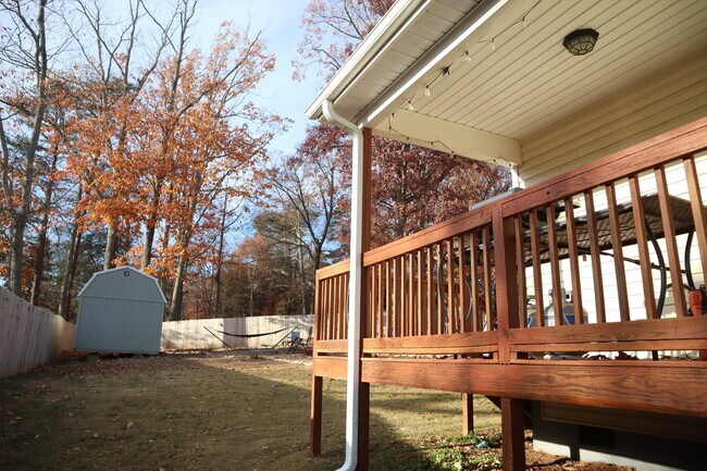Building Photo - 203 Paris View Dr