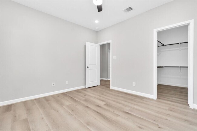 Building Photo - 2347 Hoskins Dr