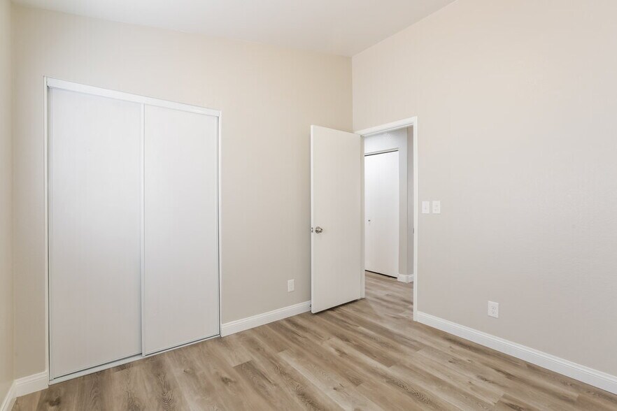 Building Photo - 7680 Beverly Hills Dr