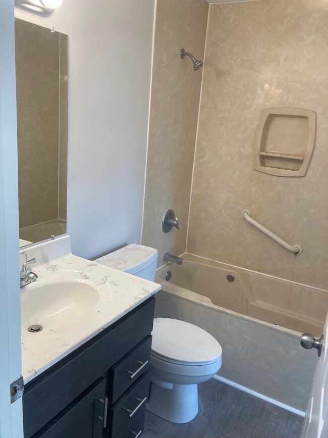 Building Photo - 6 Ram Ct