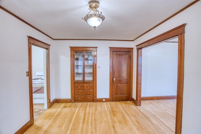 Building Photo - 29 Channing St