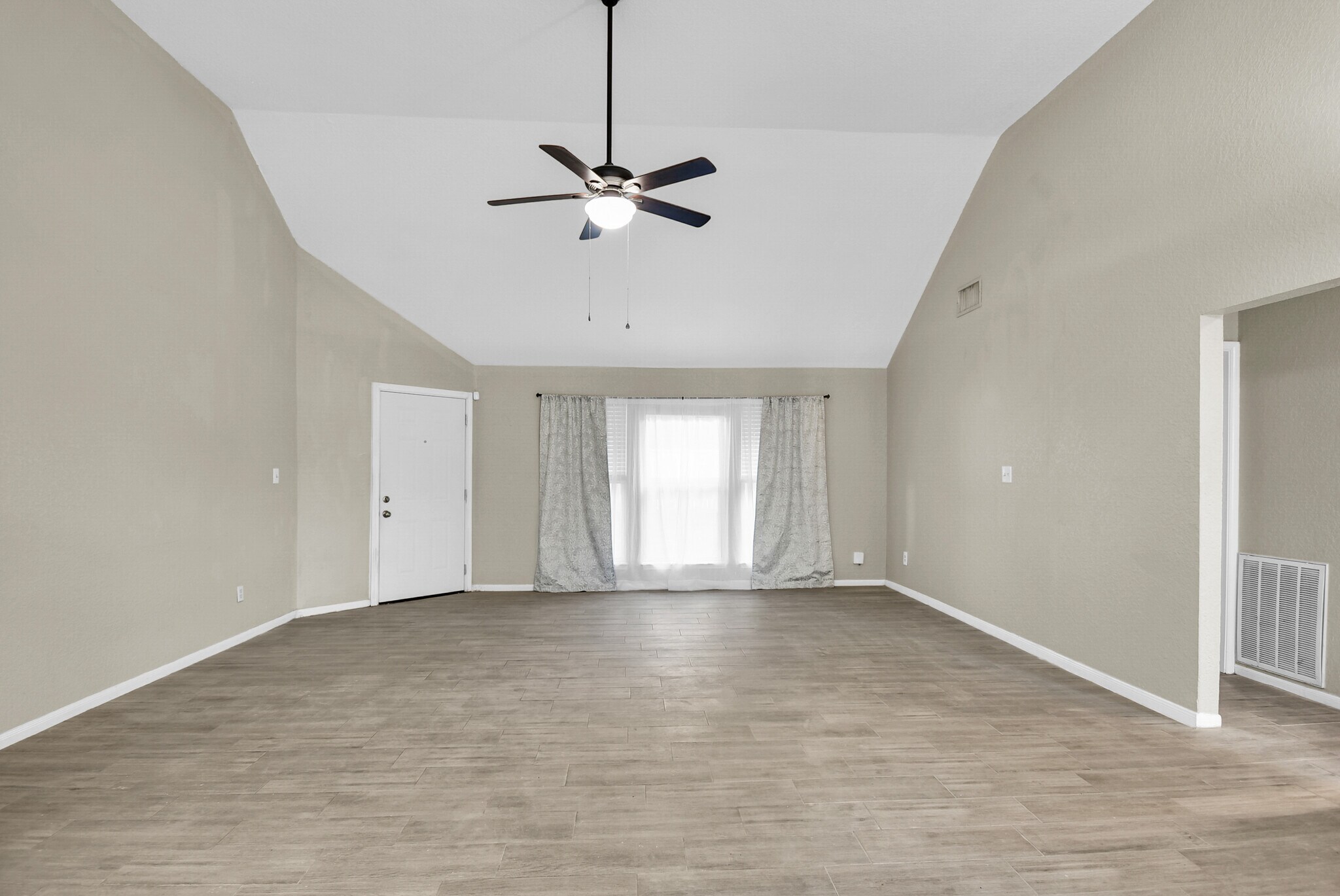 Building Photo - 1236 Sagebrush St