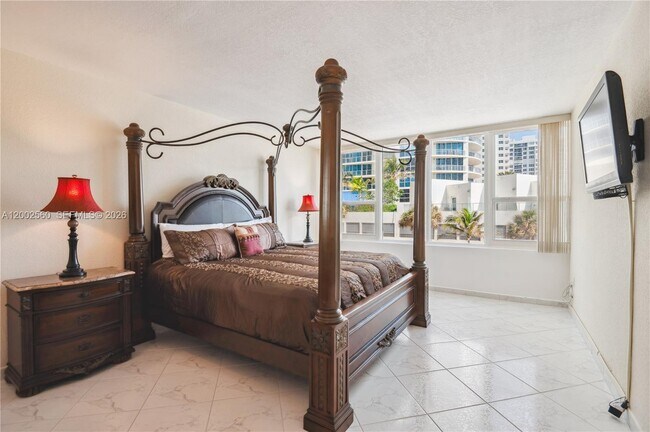 Building Photo - 3505 S Ocean Dr