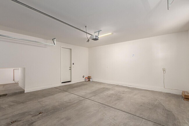 Building Photo - 5552 S Dillon