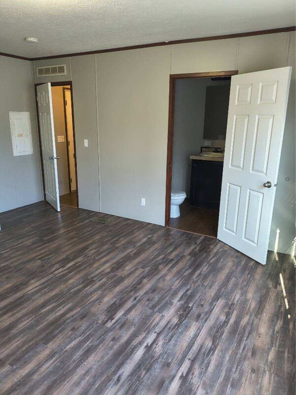 Building Photo - 55 Locust St