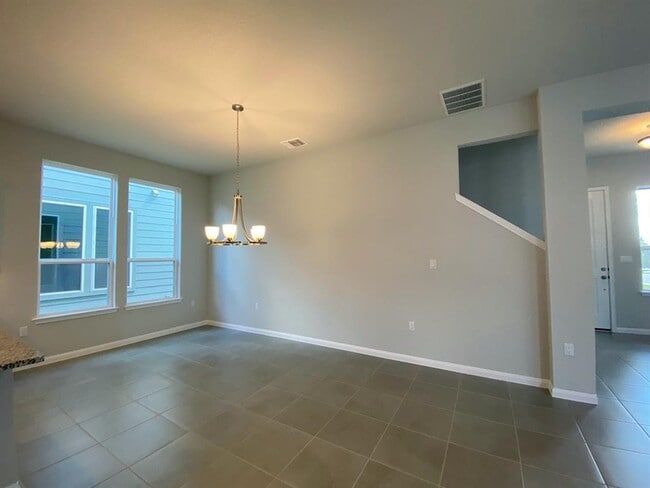 Building Photo - 320 Creek Rd