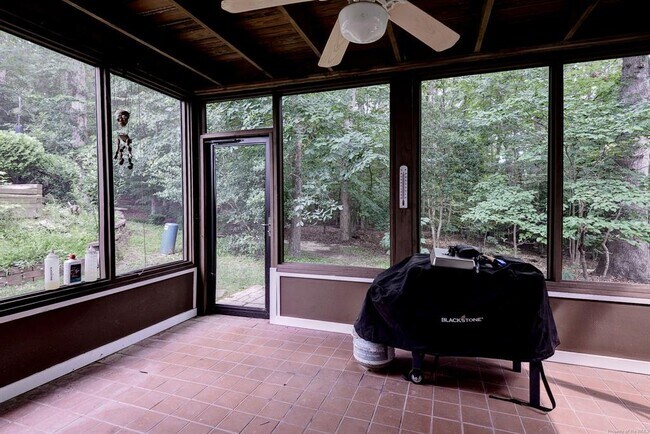 Building Photo - 8321 Barons Ct