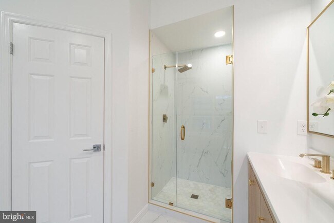 Building Photo - 12 River Oaks Cir