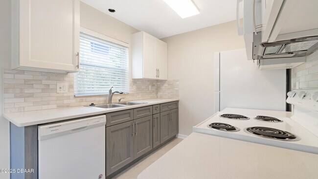 Building Photo - 840 Center Ave