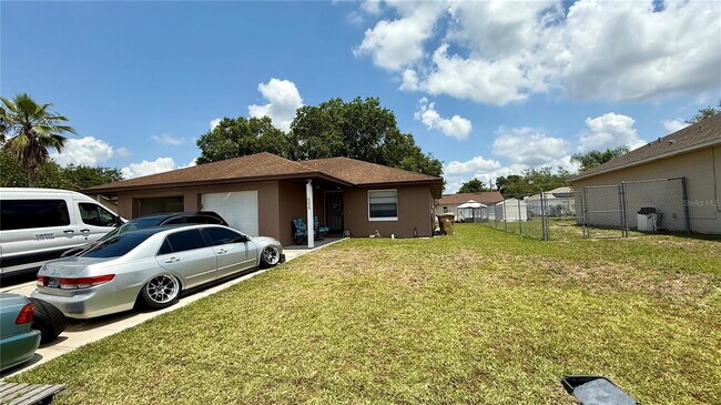 Building Photo - 686 Royalty Ct