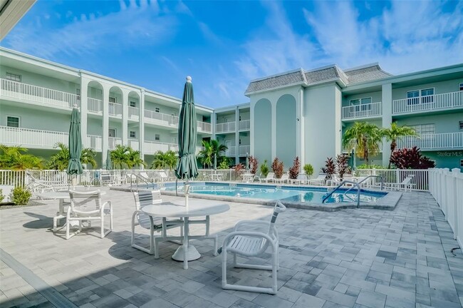 Building Photo - 1706 Belleair Forest Dr