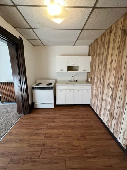 Building Photo - 303 Clay Ave