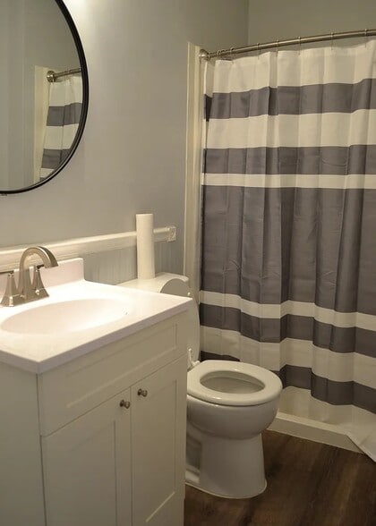 Building Photo - 623 S Pierce Ave