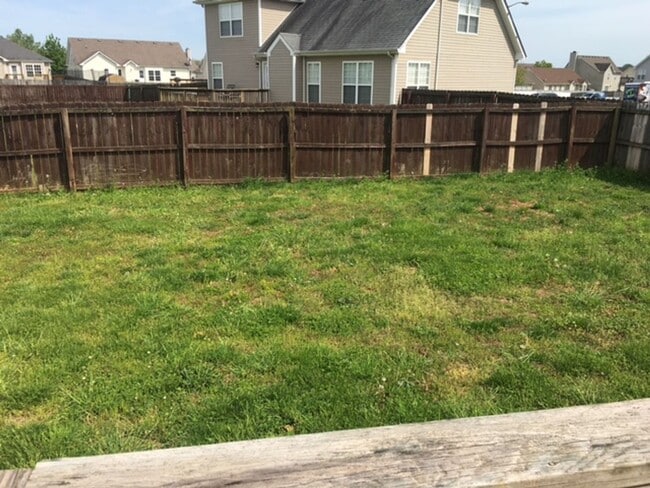 Building Photo - Beautiful Single Family Home in Clarksville