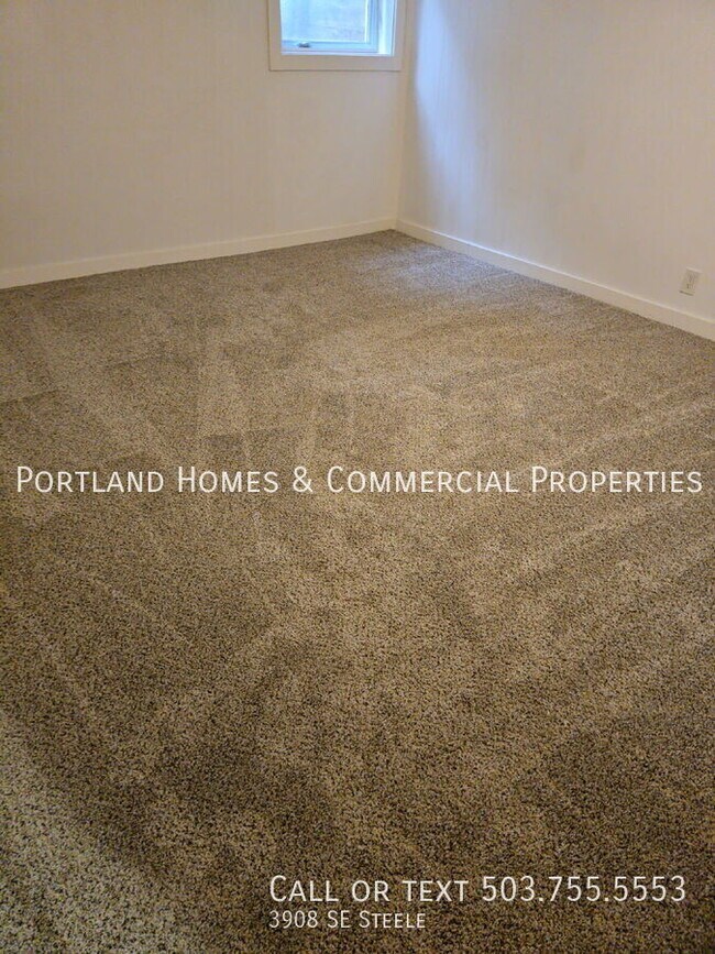 Building Photo - 3908 SE Steele-