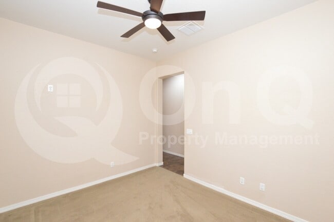 Building Photo - 1522 E Hummingbird Way