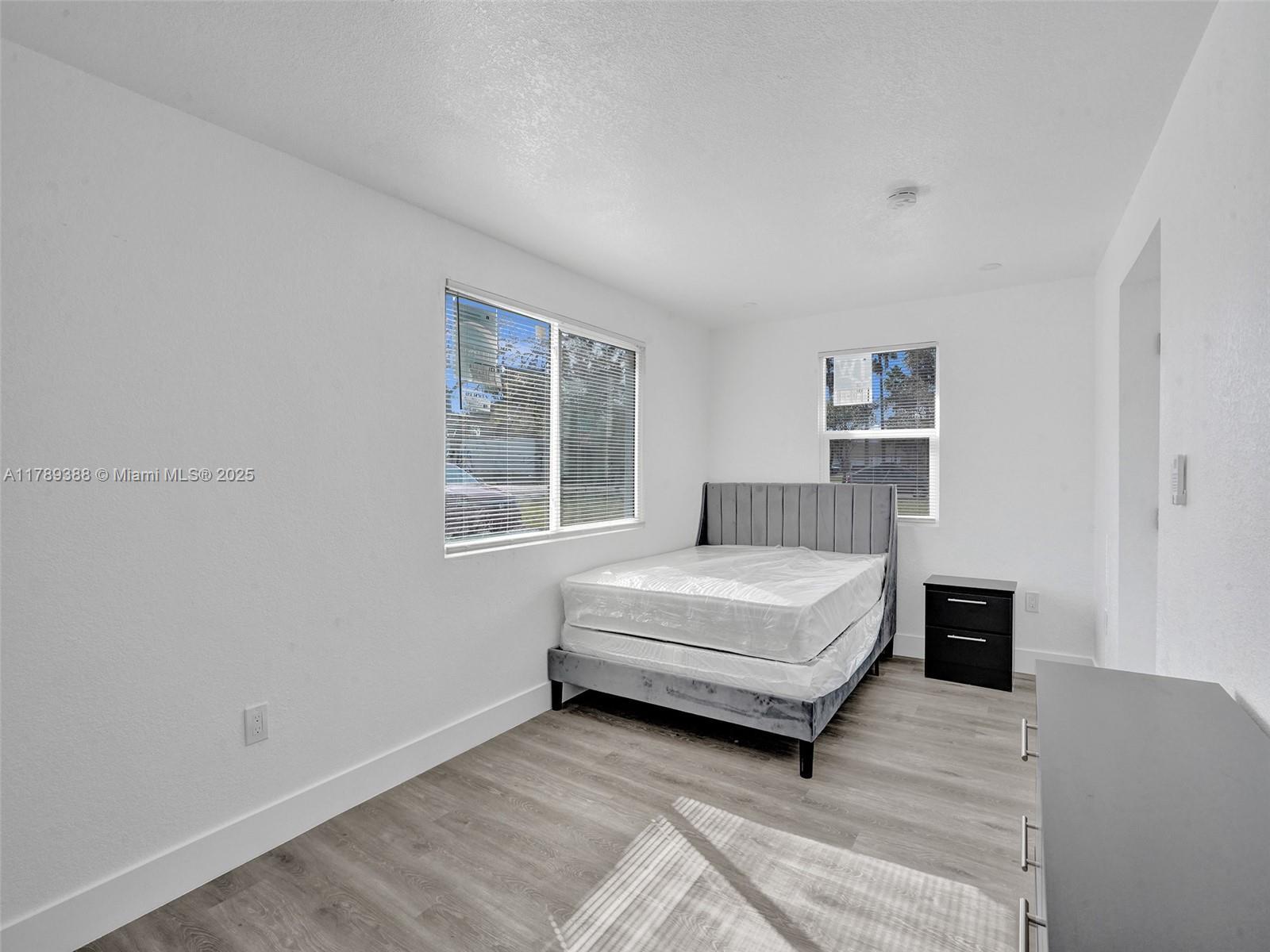 Building Photo - 6147 SW 40th St