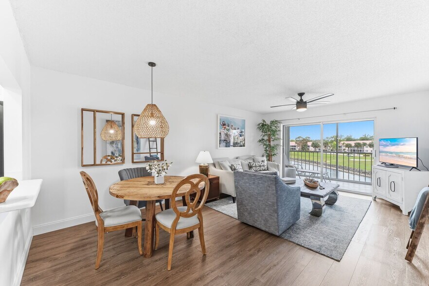 Building Photo - 300 Forest Lakes Blvd