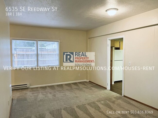 Building Photo - 6535 SE Reedway St