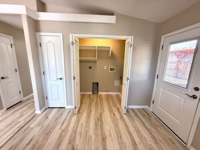 Building Photo - Beautifully Updated 3 Bedroom, 2 Bathroom ...