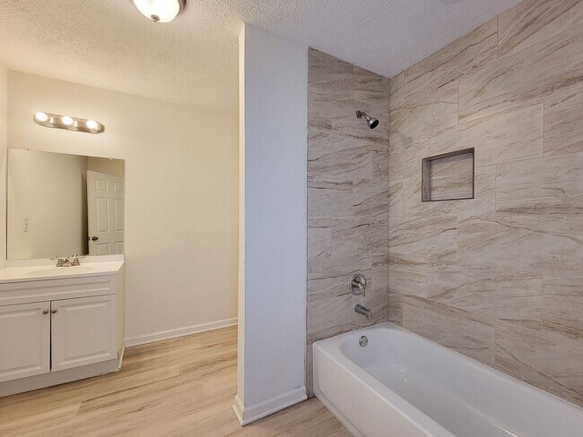 Building Photo - BEAUTIFUL REMODELED 3 BEDROOM 2 BATH WITH ...