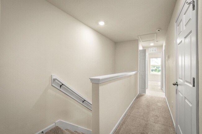 Building Photo - Charming 3-Bedroom Townhome for Rent in Wh...