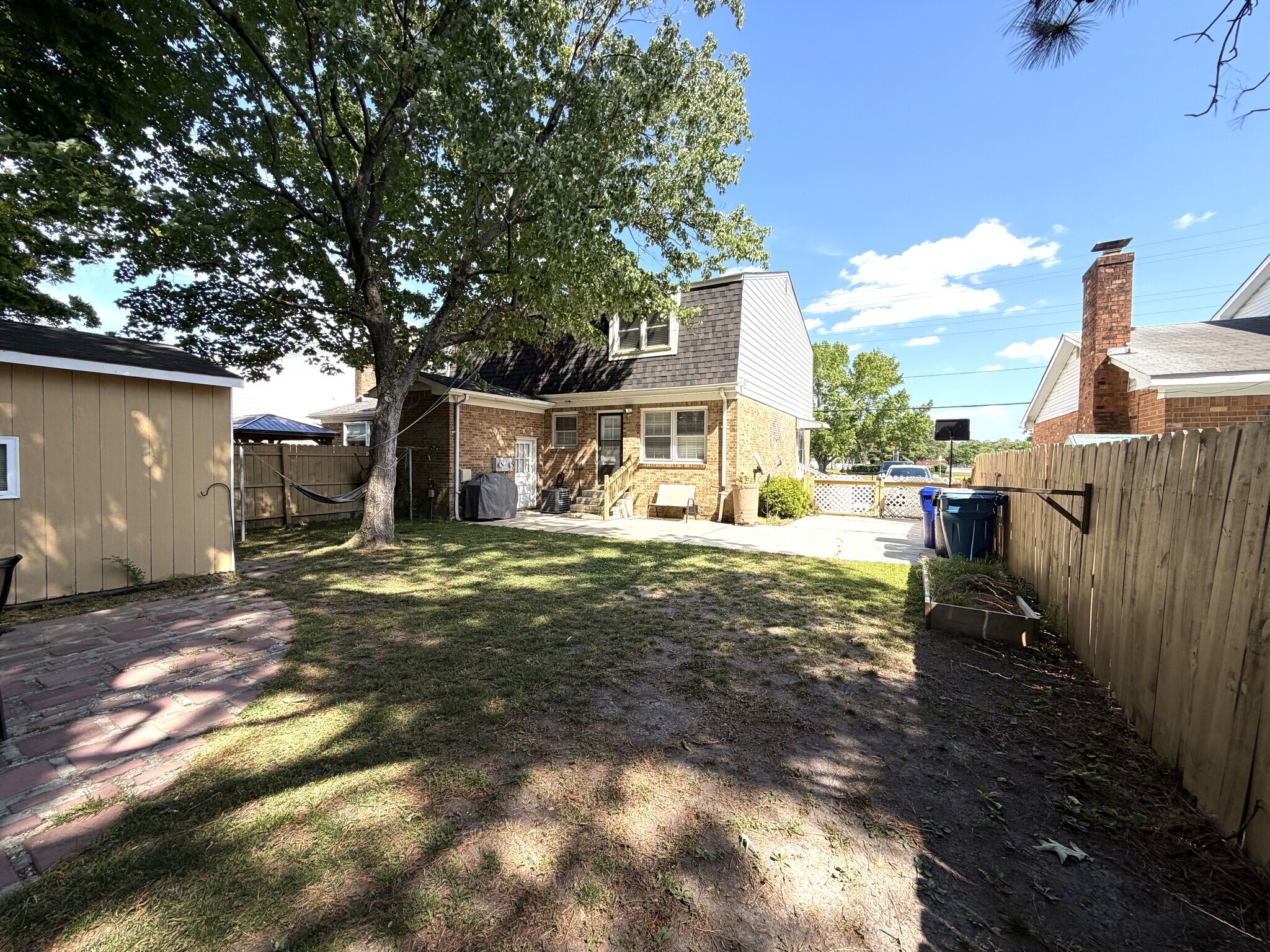 Building Photo - 713 Little Neck Rd
