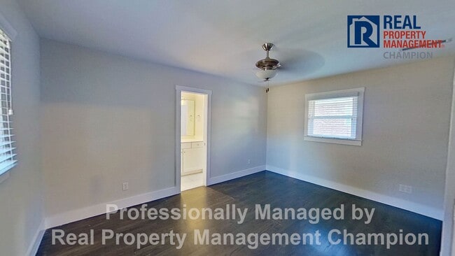 Building Photo - Updated 3 BD/2BA Home w/Spacious Rooms and...