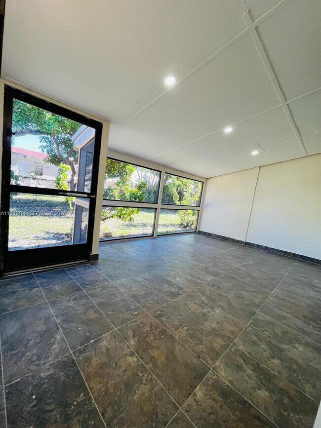 Building Photo - 5654 NE 5th Ave