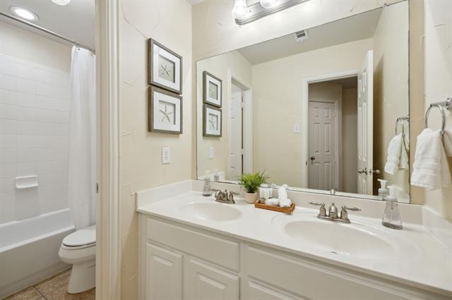 Building Photo - 1261 Golf Club Dr