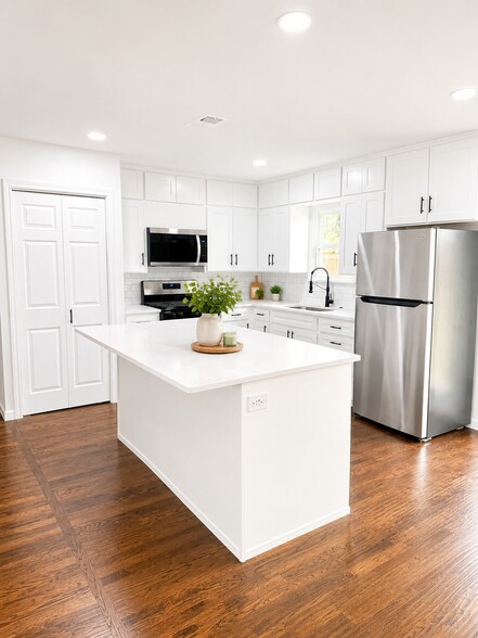 Building Photo - 11215 Ulloa Ln