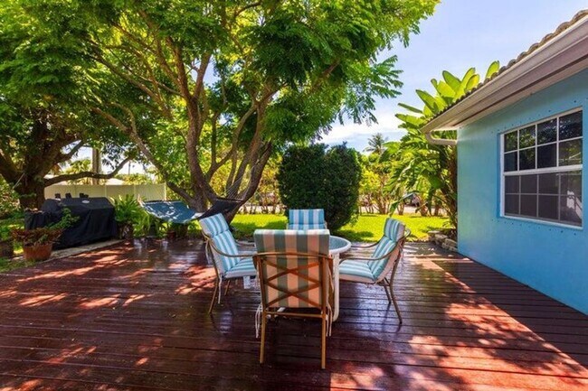 Building Photo - 145 SE 3rd Ave