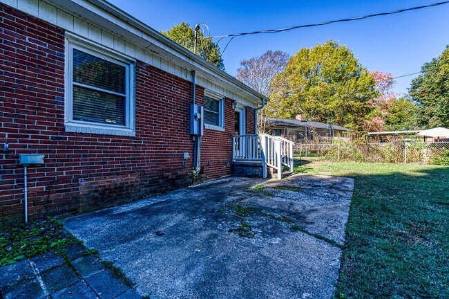 Building Photo - 1913 Optimist Ln