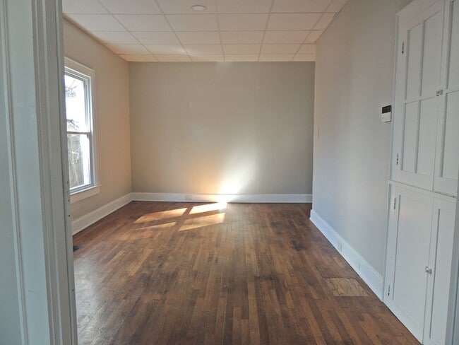 Building Photo - Two bedroom, one bath home is South Knoxville