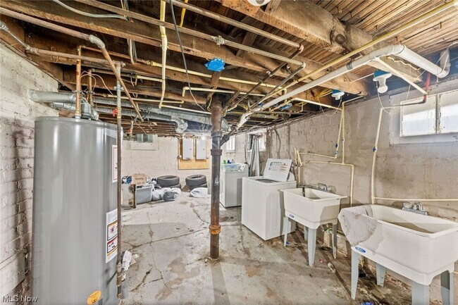 Building Photo - 3035 W 116th St