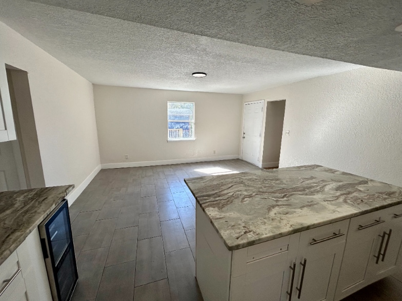 Building Photo - 18812 Carr Dr